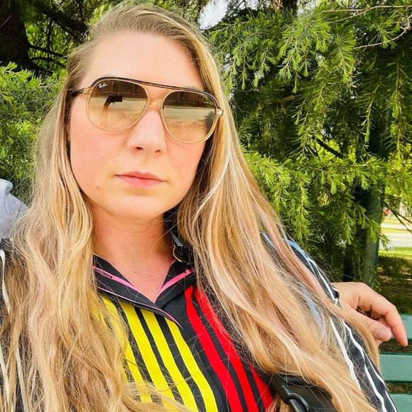 Meet your Posher, Kayla - Picture 1 of 1